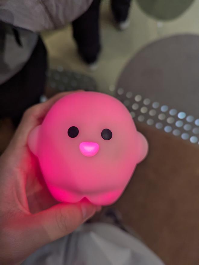 ピンク色のマスコット